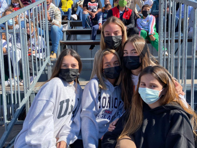 Un grupo de cinco amigas de 16 años no se han perdido las vaquillas