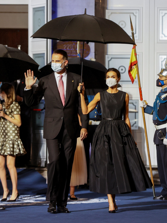 La reina Letizia llevaba en Oviedo un precioso vestido del aragonés Antonio Burillo
