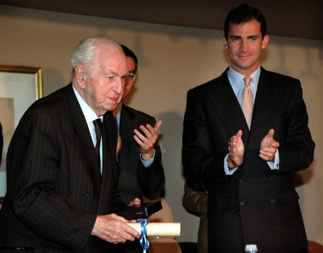 Laín Entralgo recibe el premio Príncipe de Asturias en 1991.