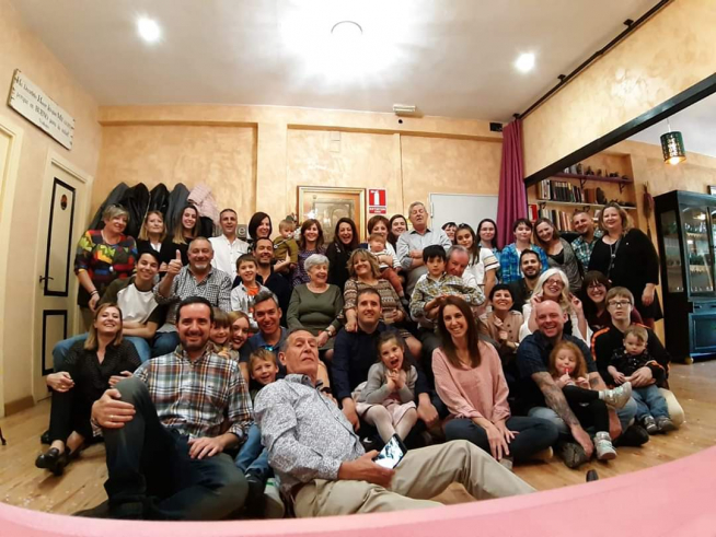 Gran arte de la familia que encabeza la ahora tatarabuela Matilde, reunida en Zaragoza hace dos años.
