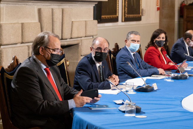 Lambán, en la reunión de presidentes de ocho comunidades en Santiago de Compostela