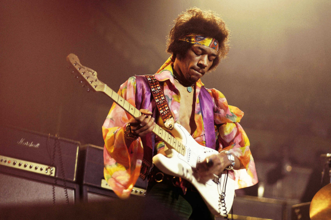 Jimi Hendrix, durante una actuación.