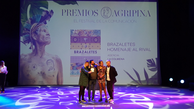 Premio a la Colmena Creativa por la campaña de los brazaletes de homenaje al rival de la SD Huesca.