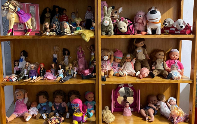 Los juguetes reciclados están a la venta en la tienda de Trobada Muebles de Cáritas Huesca por precios muy económicos.