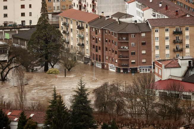 Ríos en alerta, inundaciones y afecciones al tráfico en Navarra