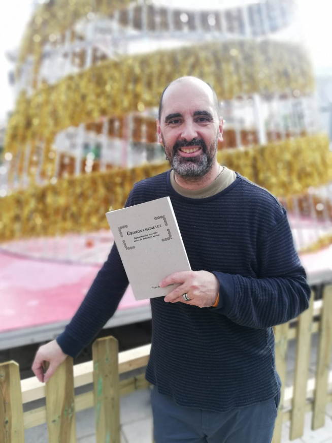 Retrato del investigador, documentalista y profesor de literatura Iván Núñez Alonso.