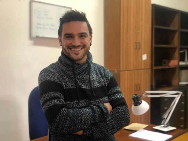 El investigador Aitor Ruiz Redondo, en su despacho en la Universidad de Zaragoza.