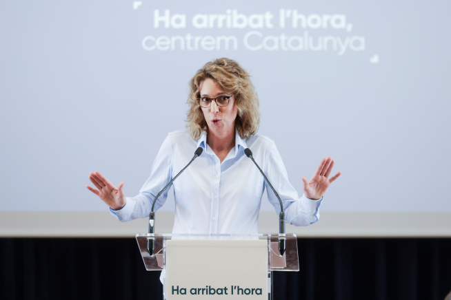 Presentación de Centrem,  el nuevo partido de centro catalanista impulsado por la exconsellera de Empresa Àngels Chacón.
