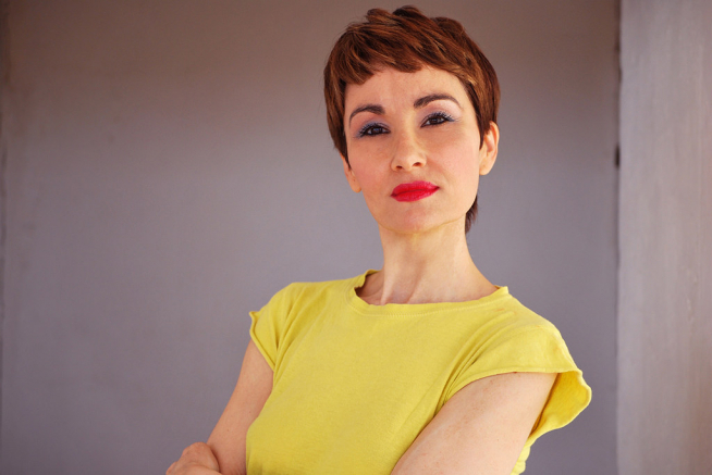 Otro retrato de esta mujer radical y apasionada a la que le gusta dramatizar la poesía.
