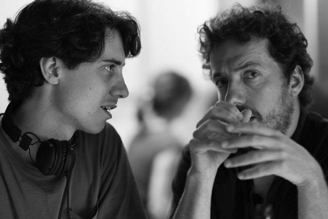 Jonás Trueba y Vito Sanz en el rodaje de 'La virgen de agosto'.