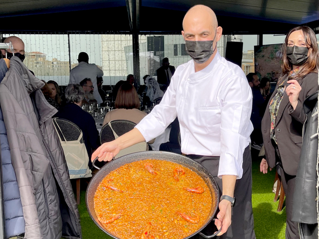 Arroz de chipirones, ajetes tiernos y gamba roja