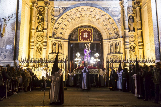 Procesión de la Cofradía de Jesús Camino del Calvario.
