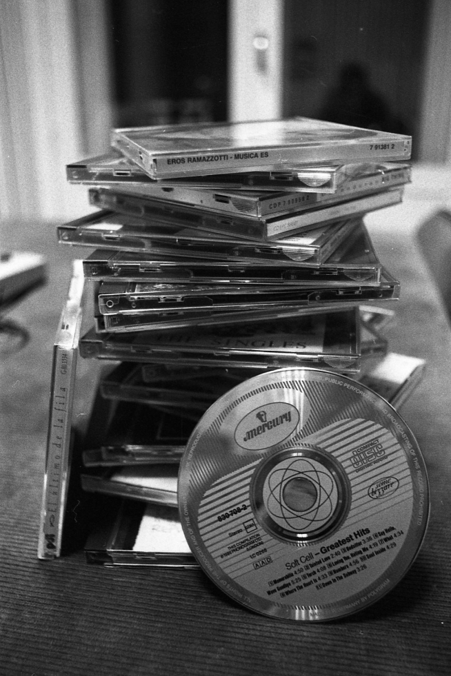 Los CD mejoraron la calidad del audio, su durabilidad y su facilidad de copia. También sirvieron para almacenar datos en su versión informática