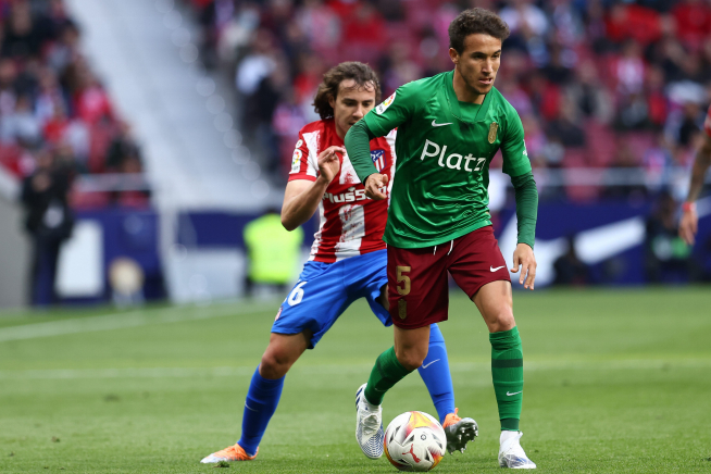 Luis Milla, del Granada, y Javi Serrano, del Atlético.