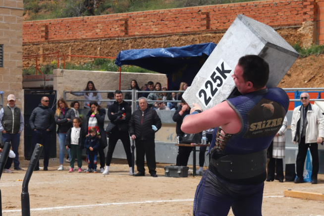 Perurena, levantando 250 kilos a dos manos.