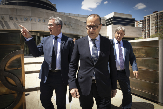 El consejero de Educación, Cultura y Deportes del Gobierno de Aragón, Felipe Faci, tras la reunión