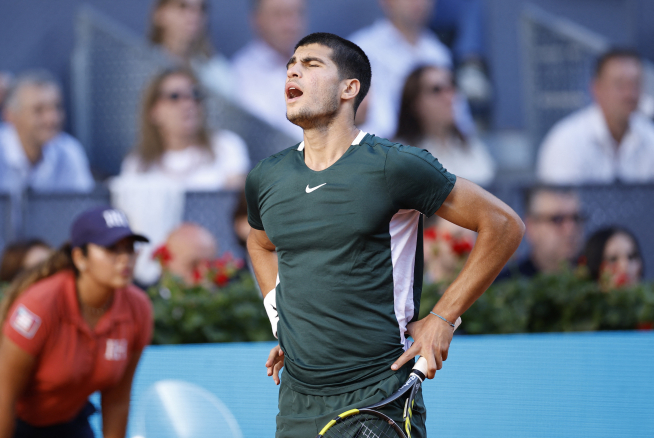 Alcaraz vence Djokovic e avança para final do Masters 1000 de Madrid -  Superesportes