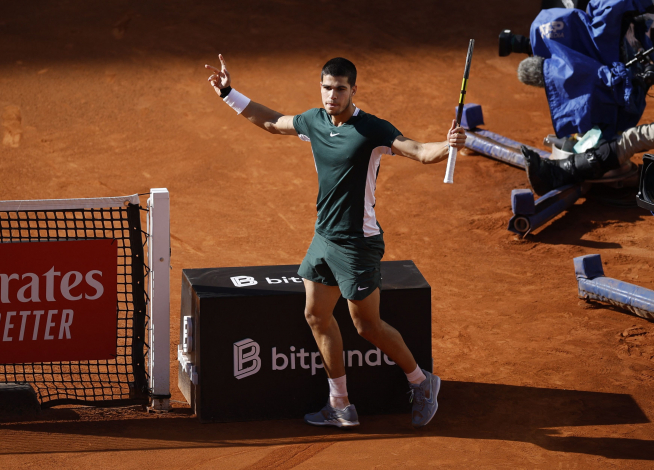 Alcaraz vence Djokovic e avança para final do Masters 1000 de Madrid -  Superesportes