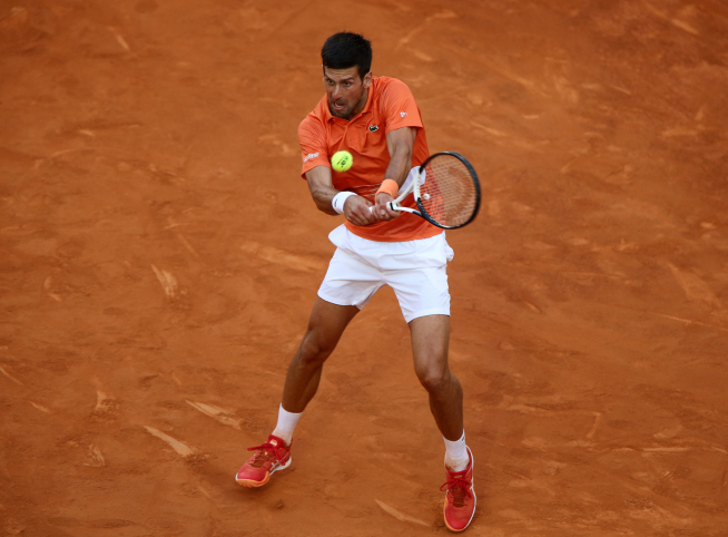 Alcaraz vence Djokovic e avança para final do Masters 1000 de Madrid -  Superesportes