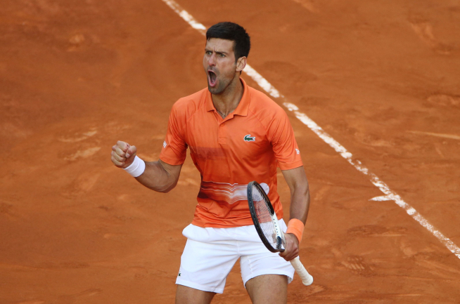 Alcaraz vence Djokovic e avança para final do Masters 1000 de Madrid -  Superesportes