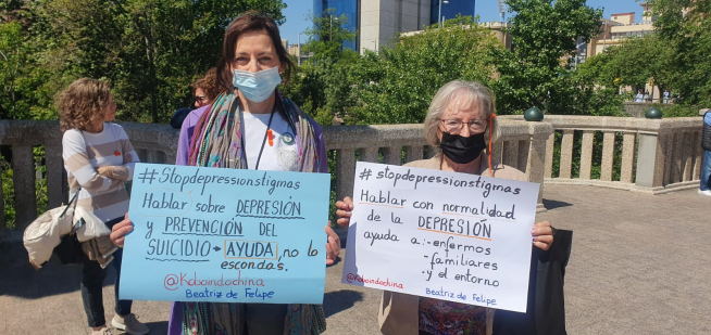 Mayember: mechones naranjas para concienciar sobre salud mental en Zaragoza.