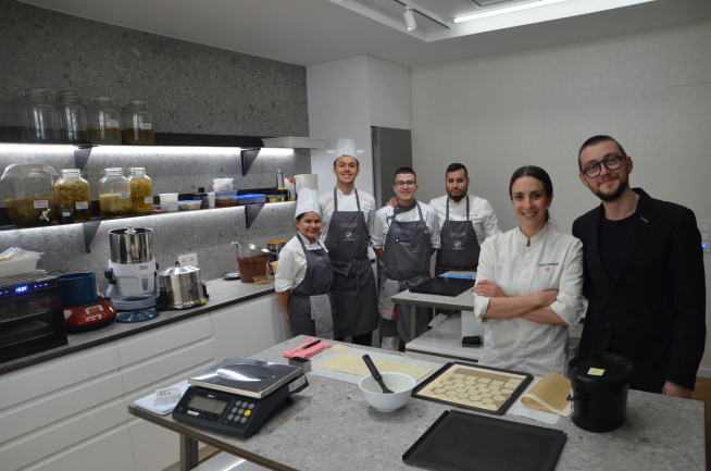 Parte del equipo del restaurante, en la cocina de I+D.