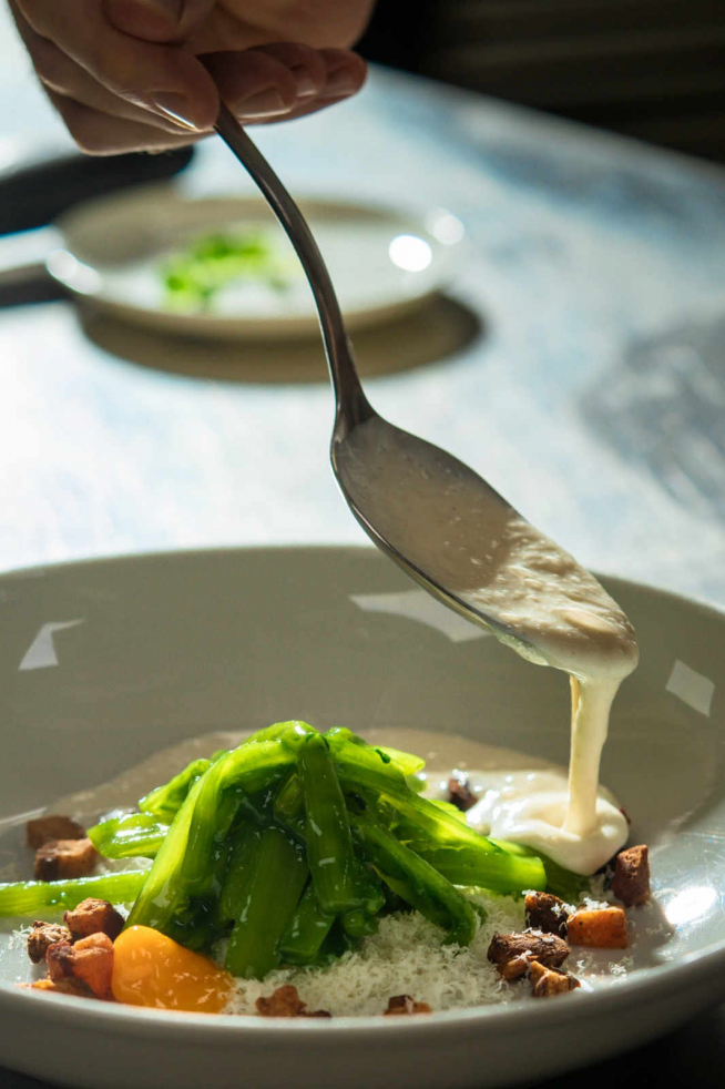 Receta de borraja a la carbonara del chef Guillermo Mort