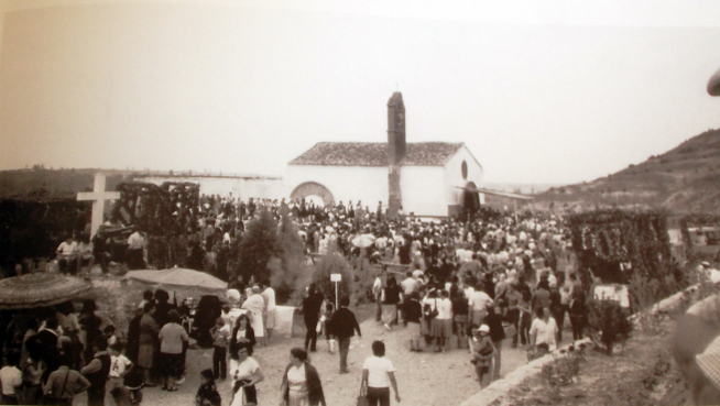 Asistentes congregados en los años 80 para la celebración de San Isidro.
