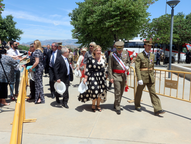 Autoridades militares y civiles a la llegada a la recepción en el Palacio de Congresos.