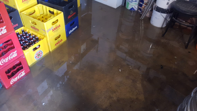 El agua ha entrado en un almacén de Salillas