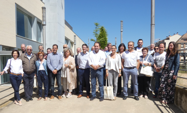Foto de familia de los integrantes de la reunión.