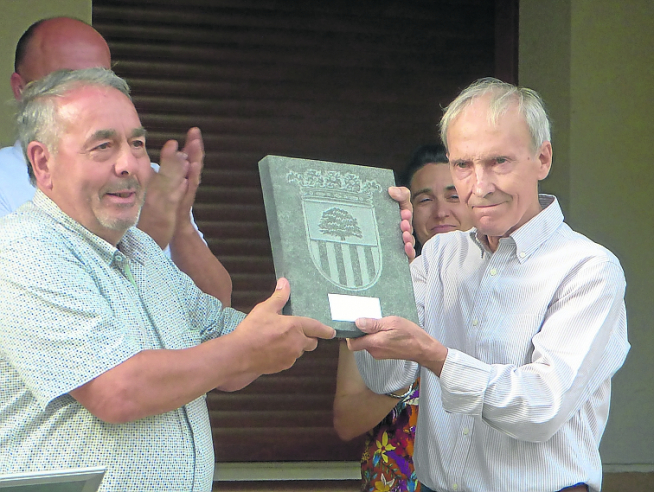 Graciano Lacasta recibió el reconocimiento del pueblo de Yebra.