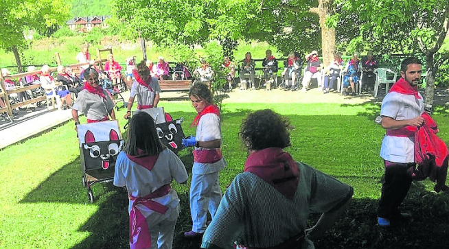 La residencia la Conchada de Biescas ha celebrado San Fermín.