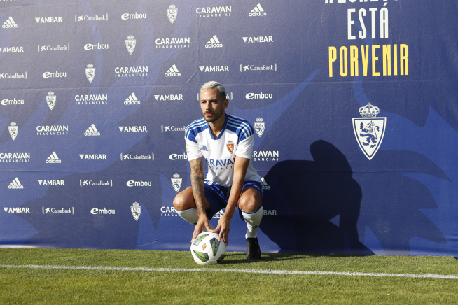 Fotos de la presentación de Manu Molina, jugador del Real Zaragoza