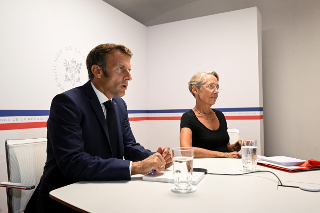 Macron se ha reunido con distintos ministros ante las tormentas en Córcega.