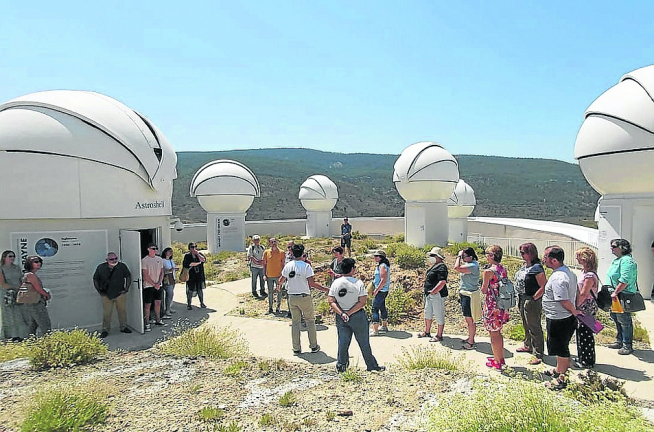 El centro de astronomía organiza jornadas de formación en astroturismo para profesionales del sector turístico. Además de visitar Galáctica y el Observatorio Astrofísico de Javalambre, los profesionales conocen el potencial que este tipo de turismo puede tener en Aragón.
