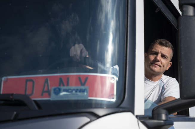 Daniel Gog, transportista rumano que hace la ruta por la AP-2.