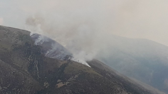 Imagen del incendio del macizo de Cotiella tomada desde uno de los helicópteros.