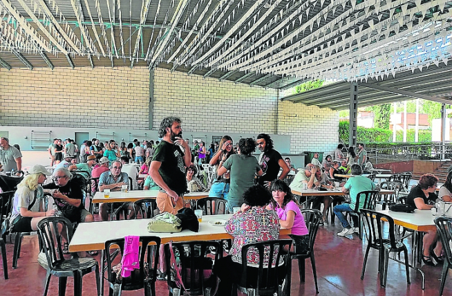 Tras la inauguración, se celebró en el Centro Deportivo de Graus la fiesta de ‘Im fent’.