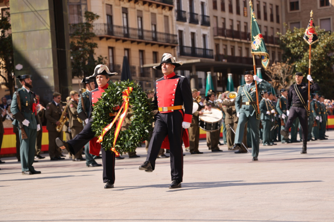 Homenaje a los caídos durante el acto de la Guardia Civil en Zaragoza.