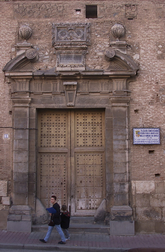 Portada vertical del palacio de Aranda en Épila, donde se realizaron procesos y alguna torturas