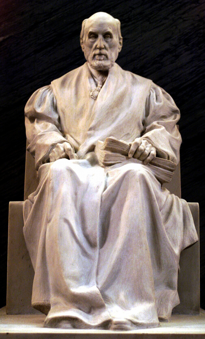 La estatua de Ramón y Cajal cincelada en mármol por Mariano Benlliure.