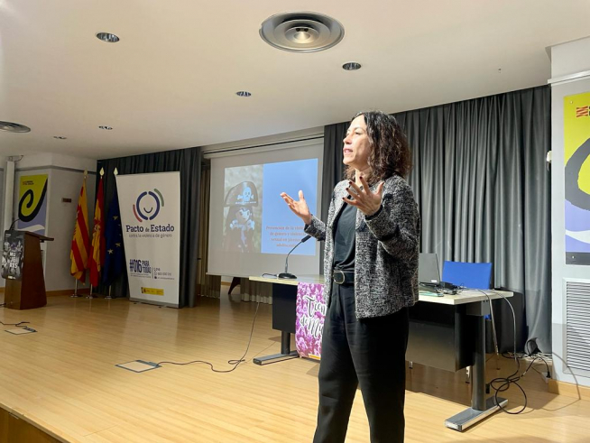 Carmen Ruiz Repullo (Córdoba, 1976) es una socióloga española especializada en violencia de género en adolescentes y jóvenes, galardonada con el Premio Meridiana en 2017. Imparte formación en materia de género y prevención de la violencia de género para profesorado, alumnado, familias y personal técnico de administraciones públicas. Ha realizado labores de consultoría para distintos organismos públicos como la Universidad Internacional de Andalucía (UNIA), el