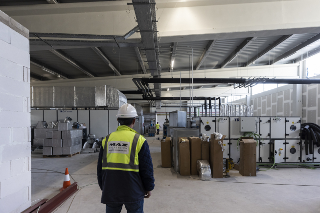 Interior de la sala de equipos de climatización de Becton Dickinson, situada en la segunda planta del primer complejo de producción de componentes