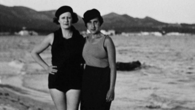 Una de sus escasas fotos con su amada Elisabeth Mulder: pasaron unos días inolvidables de intenso amor en Mallorca.