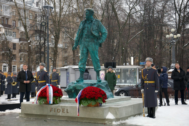 Putin y Díaz-Canel inauguran una estatua de Fidel Castro en Moscú