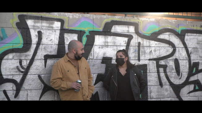 Fotograma del documental con Borja Insa y Rocío Muñoz