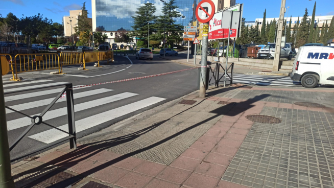 Las familias se quejan del mal funcionamiento de este semáforo de la calle Alcañiz de Huesca.