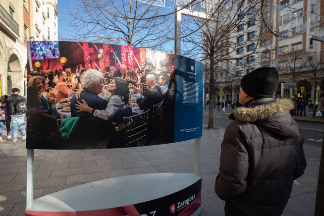 Exposición de los Premios Feroz en el paseo de la Independencia de Zaragoza