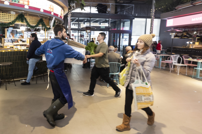 El Mercado Central, en ebullición a unas horas de Nochebuena